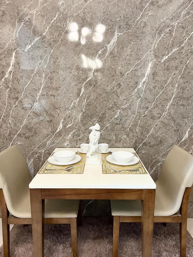 La Palazzo - Across Uptown Mall & Grand Hyatt Bgc Taguig Eksteriør bilde